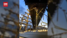 VIDEO: Detik-detik Kapal AL Meksiko Tabrak Jembatan Brooklyn New York