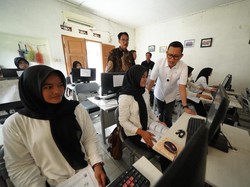 Menteri P2MI Ajak Siswa di Cirebon Asah Skill Bahasa untuk Tangkap Peluang