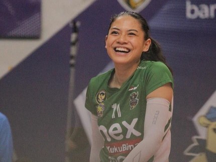 5 Potret Atlet Voli Adjani Zahra yang Ternyata Putri Artis Paquita Widjaya
