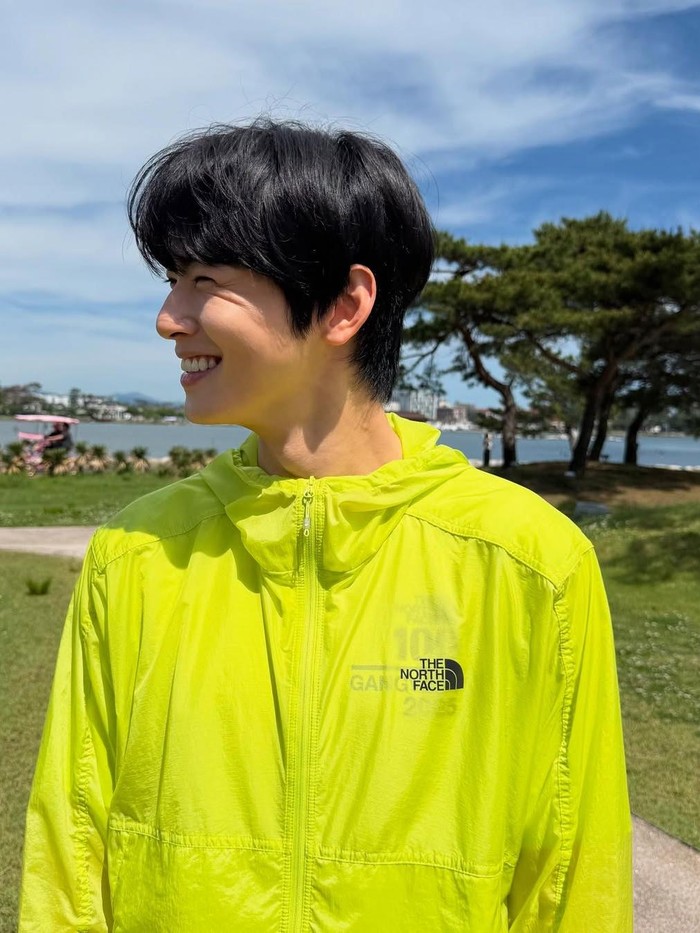 Berbagai jepretan foto Cha Eun Woo di acara lari lintas alam berskala internasional dengan cepat viral dan menjadi perbincangan hangat karena visualnya yang semakin memesona bahkan dalam keadaan berkeringat sekalipun./ Foto: instagram.com/eunwo.o_c