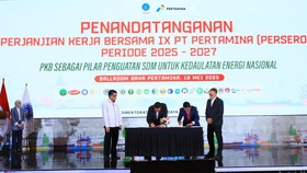 Menaker Saksikan Penandatanganan PKB IX 2025-2027 Pertamina dan FSPBB