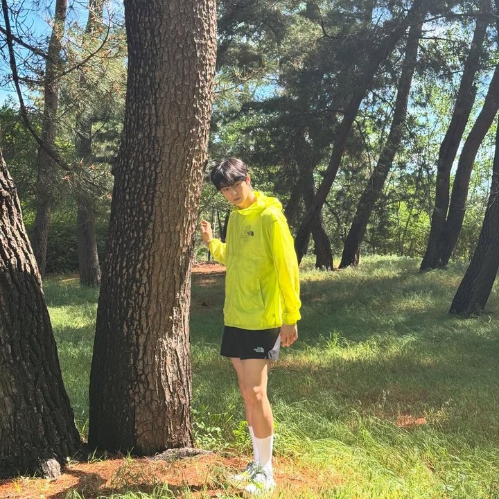 <p>Cha Eun Woo menjadi perhatian publik setelah muncul di ajang balap lari internasional <em>2025 The North Face 100 Gangwon</em> sebagai <em>brand ambassador</em> resmi acara tersebut. Namun, bukan hanya mempromosikannya saja, ia pun ikut lari sepanjang 11 kilometer (Km). (Foto: eunwo.o_c)</p>