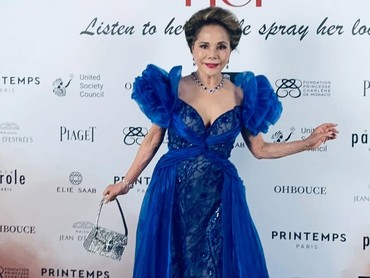 img-title Usia 85 Tahun, 7 Foto Dewi Istri ke-6 Presiden Soekarno di Red Carpet Cannes Film Festival