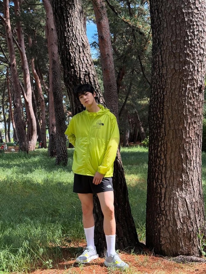 Jauhnya jarak 11 kilometer berhasil ditempuh Cha Eun Woo hanya dalam kurun waktu 1 jam dan membuatnya menempati peringkat 115 dari total ribuan peserta yang ikut berpartisipasi pada Sabtu, (17/5/2025) lalu./ Foto: instagram.com/eunwo.o_c