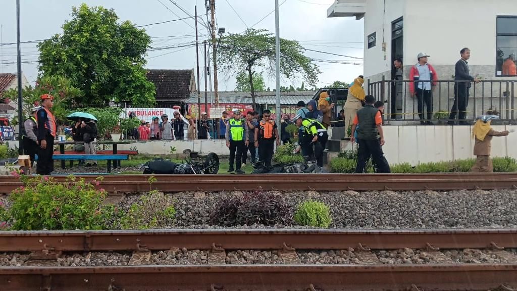 Mobil Ditabrak Kereta di Tebingtinggi, Korban Tewas Jadi 9 Orang