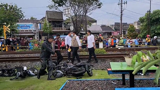 Kapolres Magetan menjelaskan kronologi kecelakaan maut kereta Malioboro Ekspres di area perlintasan dengan palang pada Senin siang tadi.