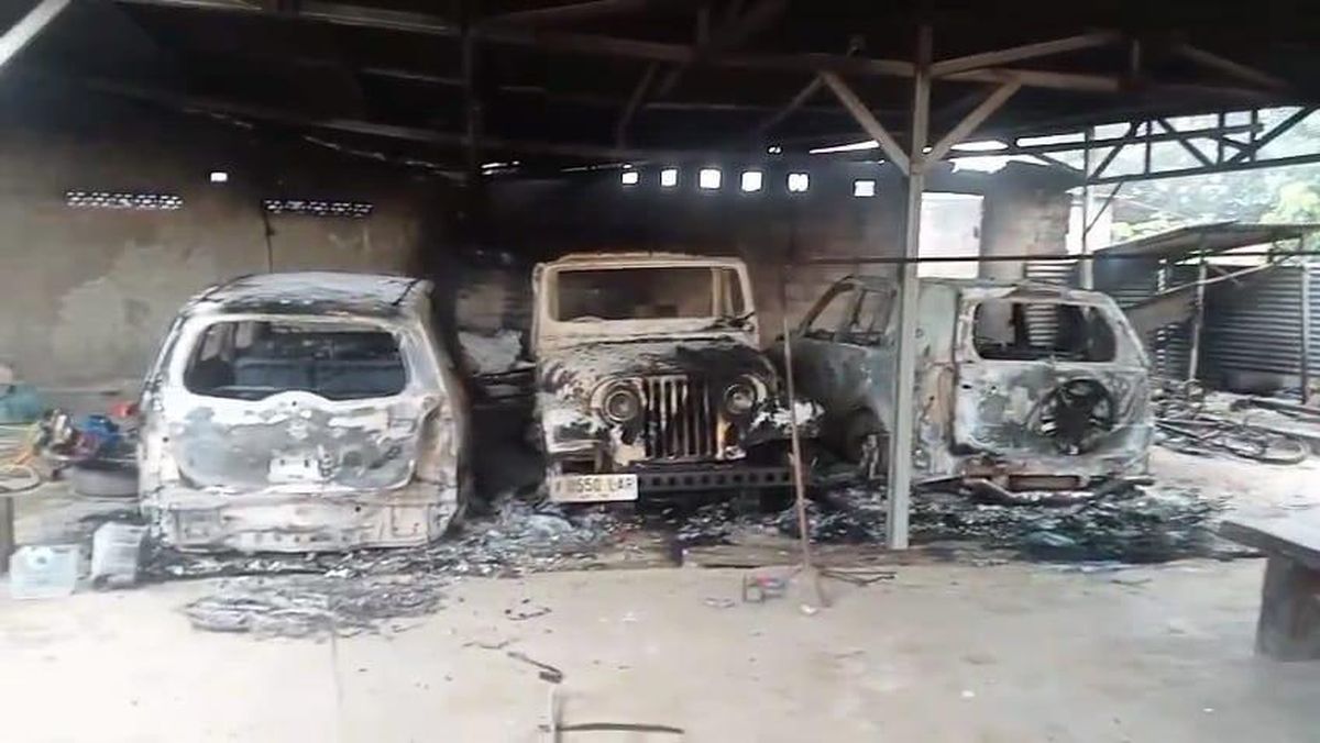 Rusuh di Lampung Tengah Usai Penusukan, Rumah Lurah Dibakar