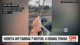 VIDEO: Kereta Api Tabrak 7 Motor, 4 Orang Tewas