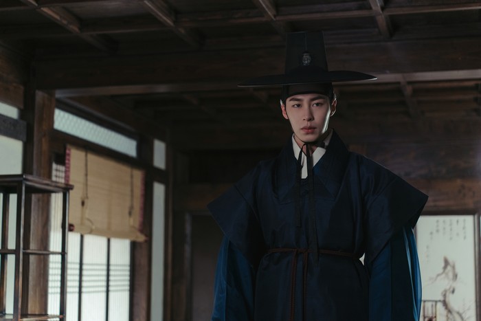 Lee Jae Wook memerankan karakter pria misterius yang mengaku sebagai Hongrang di Dear Hongrang.