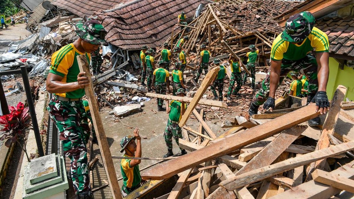 Tim SAR Masih Cari Tiga Warga Tertimbun Longsor di Arjasari Bandung