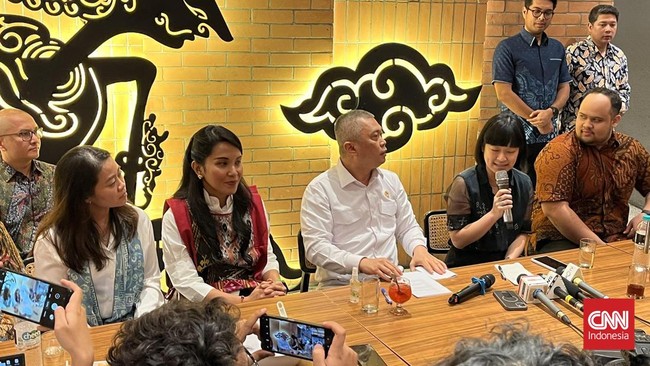 Menhub Dudy Purwagandhi meminta penjelasan GoTo Gojek Tokopedia dan Grab Grab tentang aceng atau argo goceng yang diprotes ojek online (ojol).