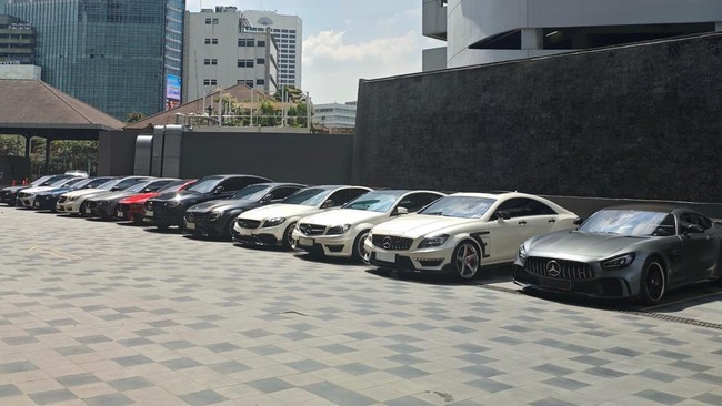 Kopdar ala Pemilik Mercedes-AMG di Jakarta Jumlah anggotanya eksklusif 63 orang, angka tersebut dipilih secara simbolis untuk merepresentasikan model Mercedes-AMG G 63 yang ikonik.