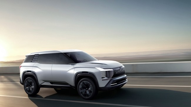 Mitsubishi DST Concept Bakal Meluncur di Indonesia Tahun Ini Versi produksi Mitsubishi DST Concept bakal menjadi pilihan bagi konsumen yang mau naik kelas dari Xpander Cross tapi belum sanggup beli Pajero Sport.