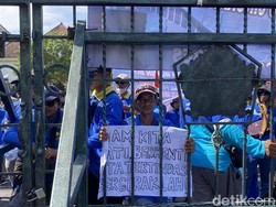 Petugas Irigasi Geruduk Kantor Gubernur Jateng Tuntut Diangkat Jadi PPPK