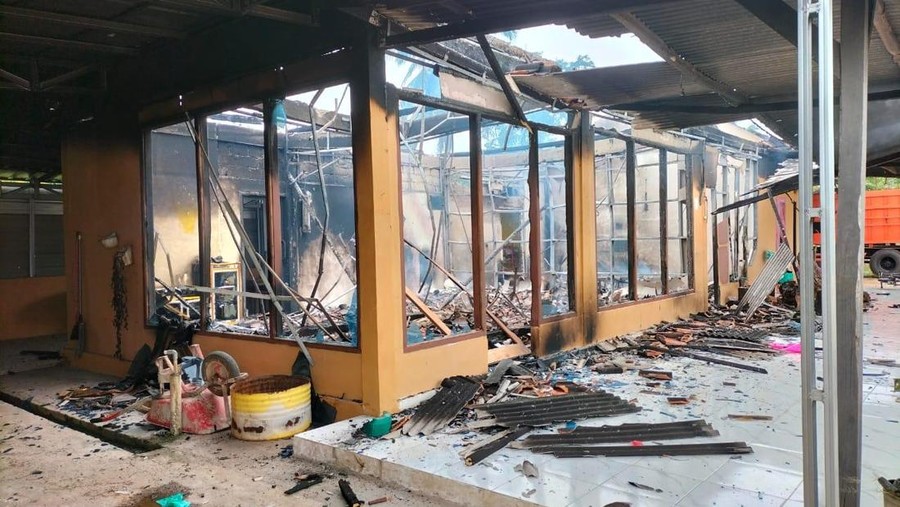 Rumah Lurah di Lampung Dibakar Warga