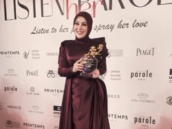 Syahrini Eksis Bareng Dewi Sukarno, Angelina Jolie, dan Halle Berry di Cannes