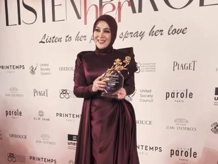 Syahrini Raih Penghargaan di Cannes, Ini Potretnya