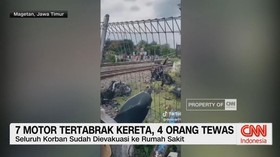 VIDEO: 7 Motor Tertabrak Kereta, 4 Orang Tewas