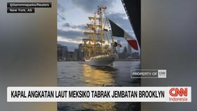 VIDEO: Kapal Angkatan Laut Meksiko Tabrak Jembatan Brooklyn
