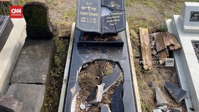 VIDEO: Polisi Usut Aksi Pengrusakan 11 Nisan Makam TPU di Bantul