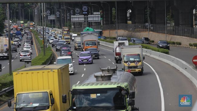 truk-melintas-di-jalan-tol-lingkar-luar-jakarta-1952025-rencana-pemerintah-untuk-menertibkan-truk-over-dimension-over-load-odo-1747650970765_169 truk-melintas-di-jalan-tol-lingkar-luar-jakarta-1952025-rencana-pemerintah-untuk-menertibkan-truk-over-dimension-over-load-odo-1747650970765_169