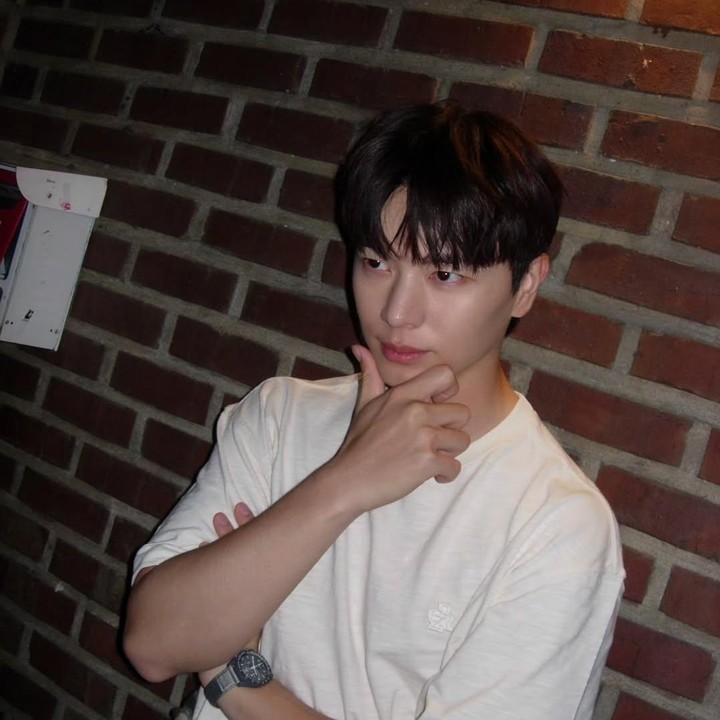 <p>Member boygroup BTOB yang juga aktor Korea Selatan, Yook Sungjae, kembali hadir di layar kaca lewat drama Korea The Haunted Palace yang sukses cetak rating tinggi. (Foto: Instagram @yook_can_do_it)</p>