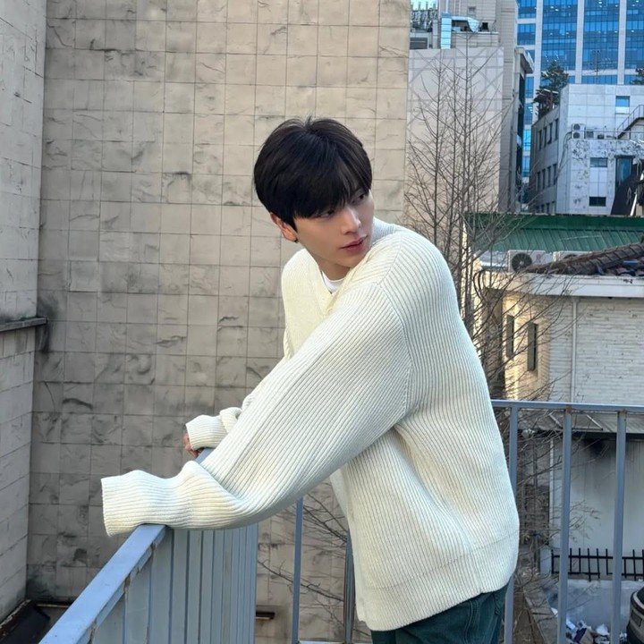 <p>Dalam drama Korea <em>The Haunted Palace</em>, Yook Sungjae berperan sebagai Yoon Gap sekaligus Gangcheori yang merupakan imoogi. (Foto: Instagram @yook_can_do_it)</p>