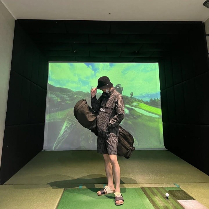 <p>Selain itu, Yook Sungjae juga memiliki hobi bermain golf. (Foto: Instagram @yook_can_do_it)</p>