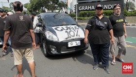FOTO: Aksi Taksi Online Tuntut Batas Maksimal Potongan 10 Persen