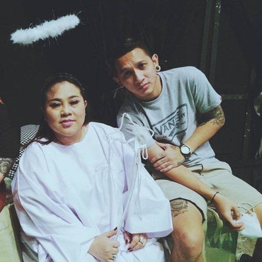 Dituduh Punya Utang, 7 Potret Langka Kebersamaan Nunung dengan Sang Putra