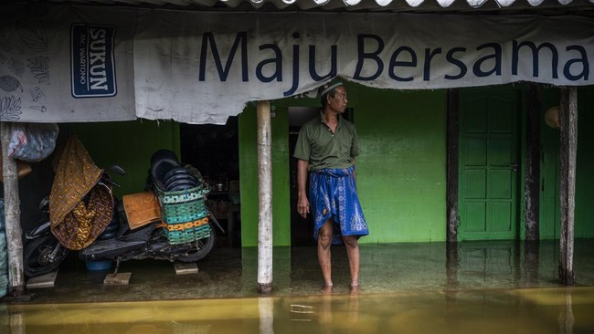 1.600 Rumah Warga di Kabupaten Blora Tergenang Banjir BPBD Kabupaten Blora, Jawa Tengah melaporkan sekitar 1.600 rumah warga di 10 kecamatan terdampak genangan banjir akibat curah hujan tinggi.