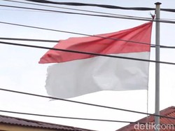 Bendera Merah Putih Sobek Berkibar di Kantor Disnaker Parepare Saat Harkitnas