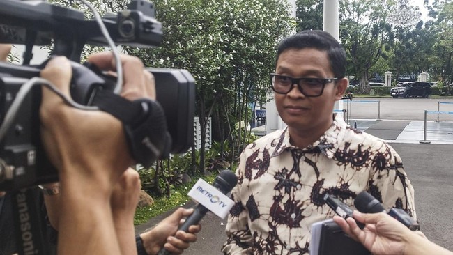 Bimo Wijayanto-Djaka Budi Dikabarkan Jadi Dirjen Pajak dan Bea Cukai Presiden Prabowo Subianto dikabarkan akan mengganti dirjen pajak dan dirjen bea dan cukai. Kabar makin menguat setelah Prabowo memanggil 2 tokoh.