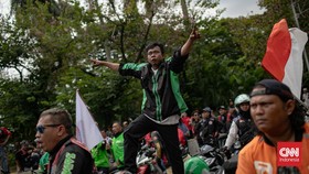 FOTO: Perjuangan Driver Ojol Menyuarakan 5 Tuntutan ke Pemerintah