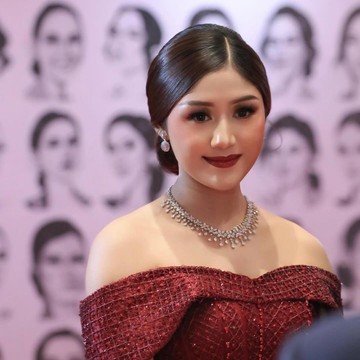 Penampilan Glamor Erina Gudono di Final Puteri Indonesia 2025, Pakai Perhiasan Ratusan Juta
