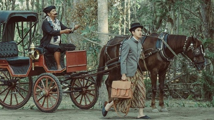 img-title 7 Rekomendasi Film Indonesia yang Bertemakan Zaman Dulu, Ada Sejarah dan Romansa Cinta!
