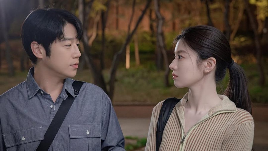 Go Yoon Jung dan Jung Jun Won dalam drama Korea Resident Playbook