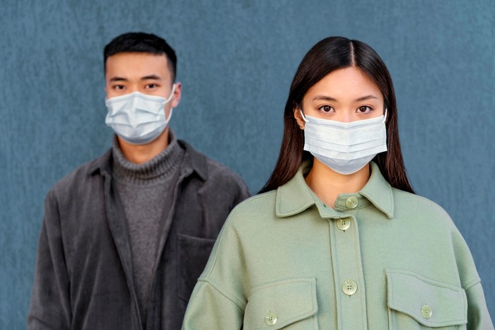Ilustrasi orang mengenakan masker/Foto: Freepik.com/Freepik