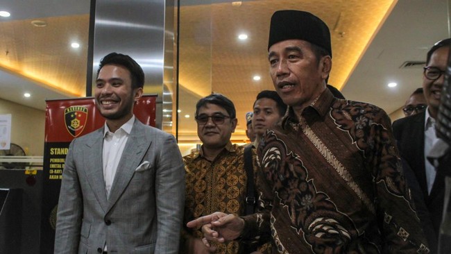 Jokowi Masih Tunggu Hasil Uji Labfor Ijazah UGM yang Dituding Palsu Presiden Jokowi menunggu hasil uji laboratorium terkait ijazahnya dari Bareskrim Polri. Ia diperiksa dalam kasus dugaan ijazah palsu oleh Tim Pembela Ulama.