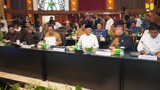 Menteri PU Dody Kebut Selesaikan Infrastruktur di 100 Sekolah Rakyat Penanganan infrastruktur Sekolah Rakyat tahap I merupakan pekerjaan renovasi mencakup perbaikan struktur bangunan sekolah eksisting hingga penyediaan meubelair.