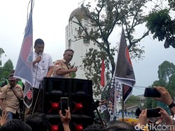 Temui Driver Ojol, Gubsu Bobby Sesalkan Tak Ada Asuransi dari Aplikator