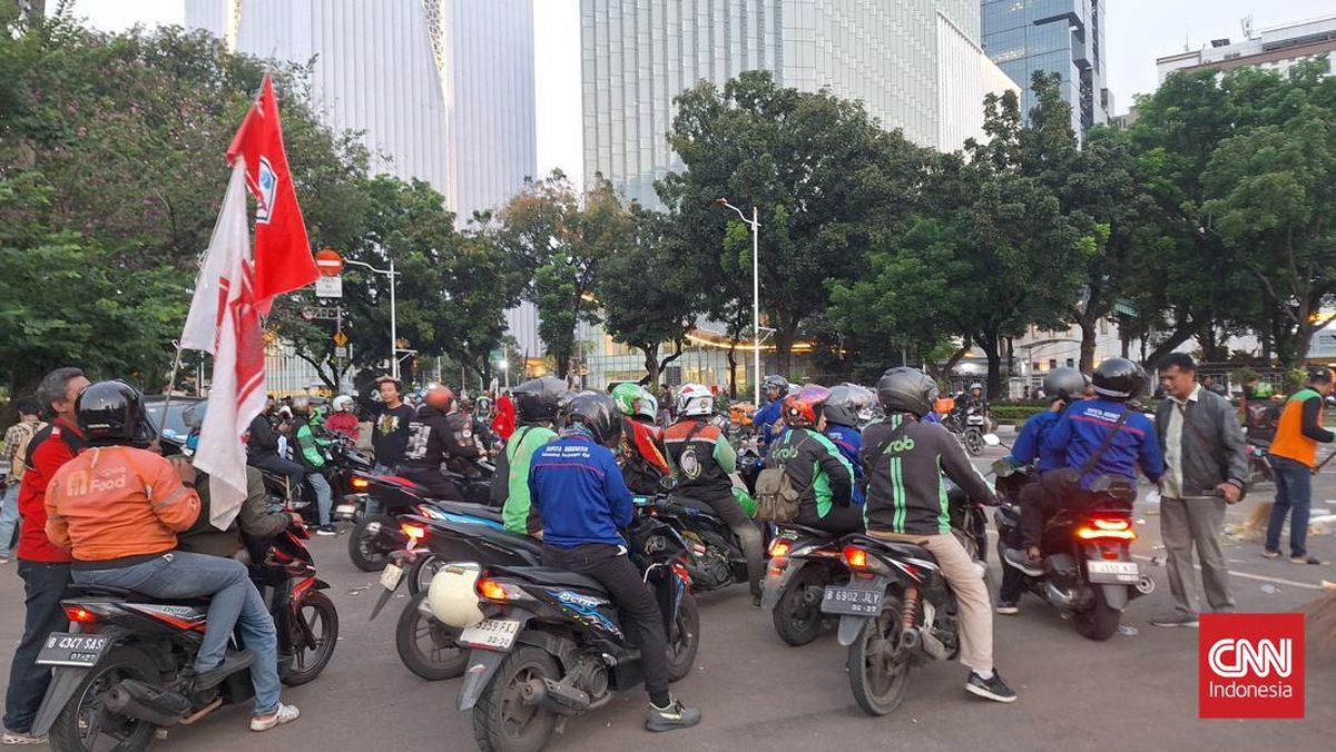 massa-aksi-driver-ojek-online-membubarkan-diri-dengan-damai-1747738883332_169