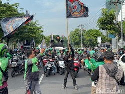 Massa Ojol Blokade Akses Masuk Surabaya, Lalin Dialihkan