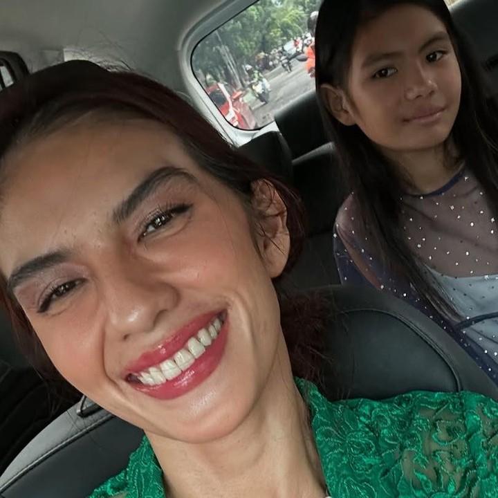 <p>Anak kedua Nadila dan Eno, Nabuma, baru saja berulang tahun ke-10. Melalui unggahan di Instagram, Nadila dan Eno kompak menuliskan ucapan selamat untuk putri kecilnya itu. "Selamat ulang tahun untuk gadis manisku! Aku mencintaimu, usiamu kini telah menginjak 10 tahun, tetapi kau akan selalu menjadi bayiku!" tulis Nadila. "Selamat Ulang Tahun yang ke-10 putriku tercinta @nabuma_uma Papa, Mamu, Abang Gili selalu mencintaimu dan selalu berada di sisimu selamanya," ungkap Eno. (Foto: Instagram @nadila_ernesta)</p>