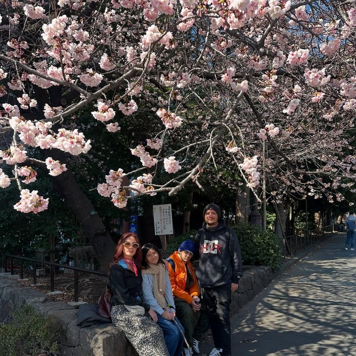 <p>Di tengah kesibukan, Nadila dan Eno selalu menyempatkan waktu untuk <em>quality time</em> bareng kedua anak mereka. Belum lama ini, Nadila dan Eno memboyong kedua anak mereka liburan ke Jepang. (Foto: Instagram @nadila_ernesta)</p>