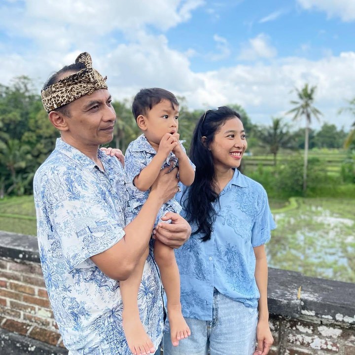 <p>Pada Mei 2022, Olivia dan sang suami dikaruniai anak pertama berjenis kelamin laki-laki yang bernama Hydro Putro Kusumo. Saat ini, anak semata wayang Olivia itu telah berusia tiga tahun, Bunda. (Foto: Instagram @oliviazallianty)</p>