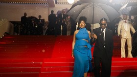 FOTO: Rihanna yang Lagi Hamil Dipeluk Mesra A$AP Rocky di Cannes