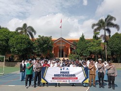 Polisi Safari SMA-SMK di Mojokerto Ajarkan Berkendara Aman