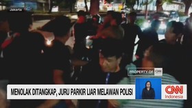VIDEO: Menolak Ditangkap, Juru Parkir Liar Melawan Polisi
