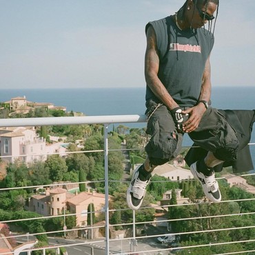 Lirik Lagu 90210 - Travis Scott feat. Kacy Hill